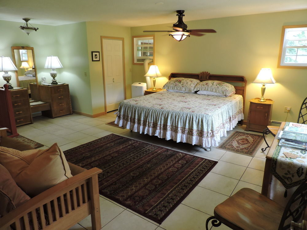 Saratoga Farmstead B&B Саратога Спрингс Екстериор снимка